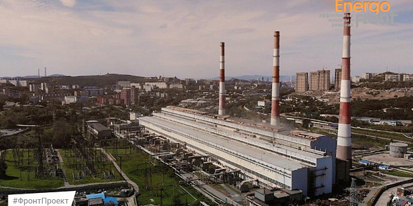 Городская ТЭЦ с тремя полосатыми трубами и подстанцией у холмов (Владивостокская ТЭЦ-2)
